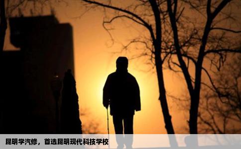 昆明学汽修，首选昆明现代科技学校